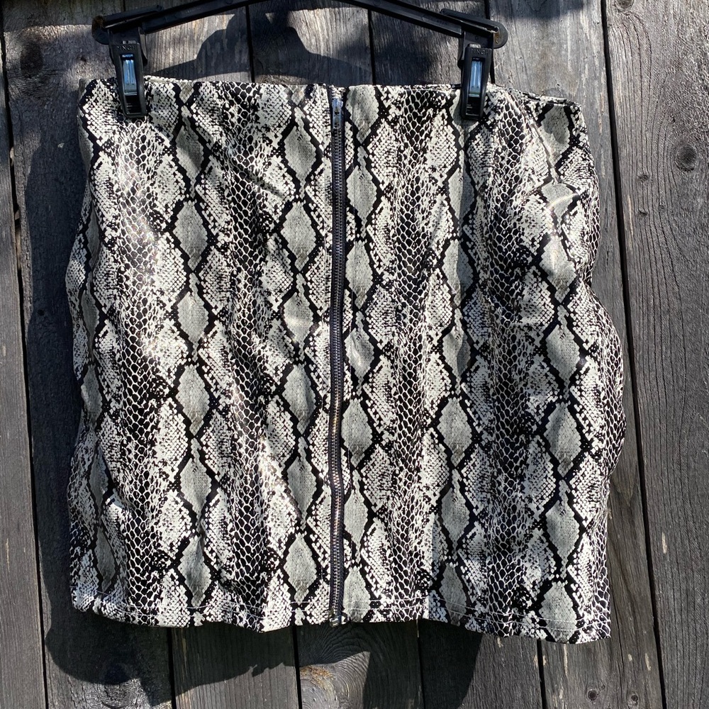 Fashion nova snakeskin mini skirt